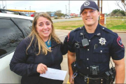 LG Police Officers Hand Out $100 Bills to Motorists for Christmas